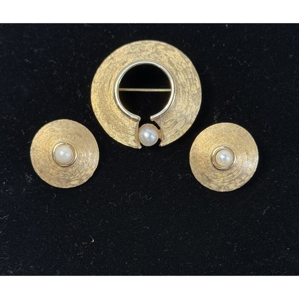 Vtg MCM Brushed Textured Gold Tone Swirl Faux Pearl Brooch and Earrings
